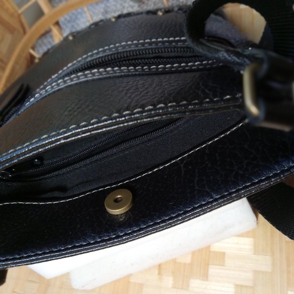 Nine West Sleek Crossbody Bag Purse Black Pebble Grain Leather - Picture 4 of 5